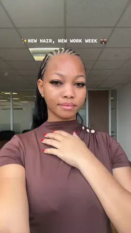 New hair who dis’? #NewHairNewWeek #WorkFit #BraidsCheck #CorporateBaddie #OfficeOOTD     