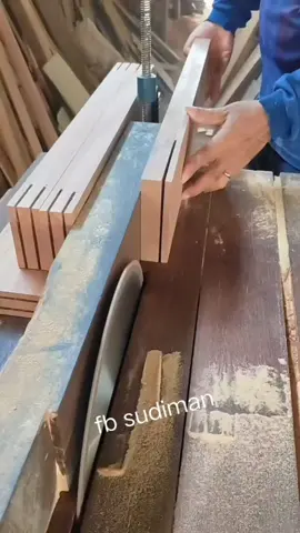 An easy way to Making a door deal..  #reels #woodwork #decor #doors #makersgonnamake #interior #woodart #construction #woodworking #carpenter #table #furnituredesign #woodcarving #viralreelschallenge #FineWoodworking #woodworkingcommunity #interior #wooddesign #carpenter #maker #DIY #reelsfb #furniture #wood 