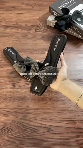 sandal flats terbaru super mpuk nyaman di pake sehari hari ! 🤎 #sandal #racuntiktok 
