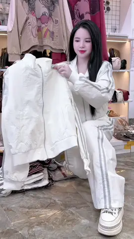 sét bộ thể thao chất liệu gió #bothethao #bothethaonu #bogionu #thoitrangnu #xuhuong 