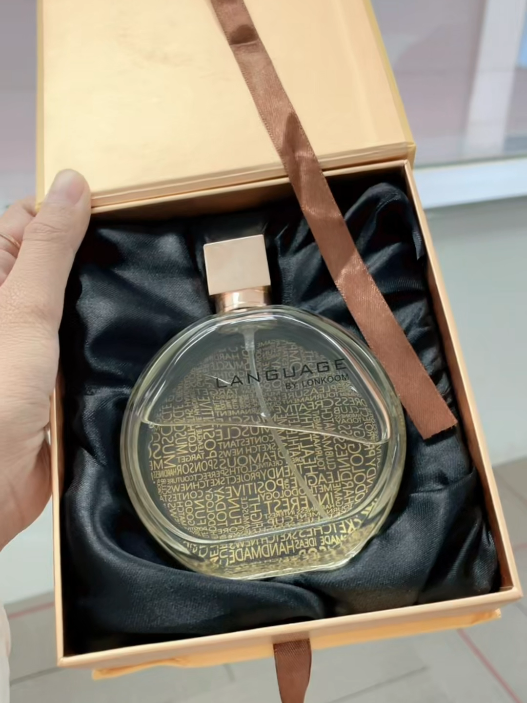 parfum tapi pakai kandungan saffron? penasaran? #lonkoom #lonkoomindonesia #parfumdubai #rekomendasiparfum