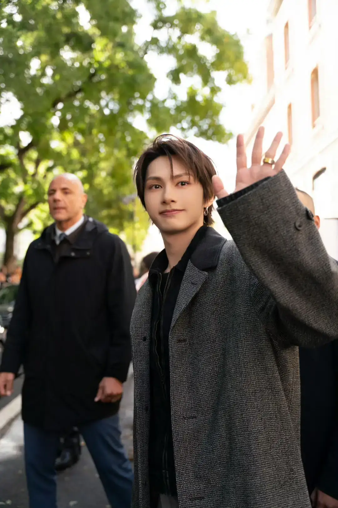 Huge congrats to Wen Junhui on your stunning debut at Paris Fashion Week with Maison Margiela! You absolutely stunning, bringing your unique style and charisma to the Maison Margiela show. Your presence lit up the fashion capital, and we can't wait to see what the future holds for you! #parisfashionweek #JUNxMaisonMargiela #MaisonMargielaSS26 #文俊辉 #wenjunhui @Maison Margiela @SEVENTEEN 