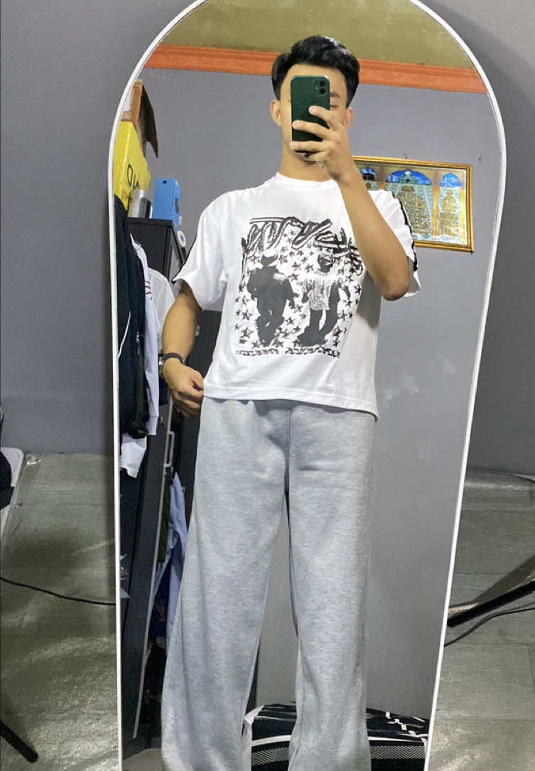 Obat ganteng kalian nih tshirt boxy+sweatpans🥵😎#outfit #sweatpants #tshirt #outfitideas #outfitcheck 