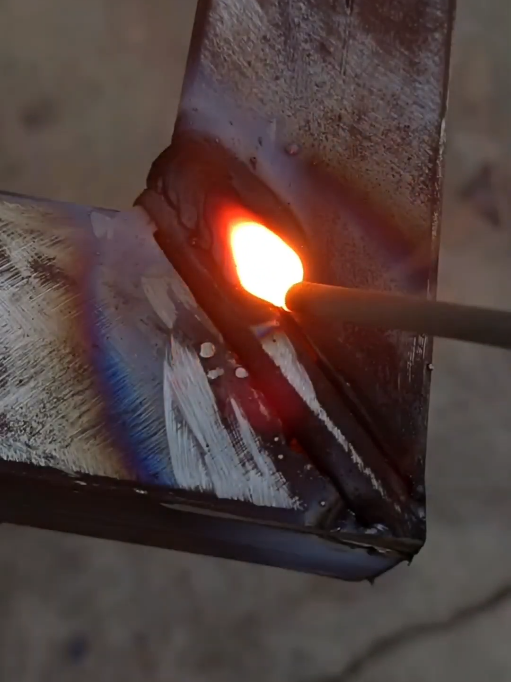 Welding repair tricks on thin iron. #Welding #metalwork #fabrication #perfectwelding #tipsandtricks 
