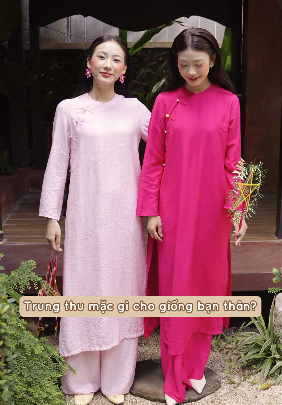 Bình thường lên đồ đi chơi toàn “lạc quẻ” với nhỏ bạn thân thì để CayLeo gợi ý cho mấy nàng outfit chuẩn vibe bestie nhất mùa Trung thu này nhé 😚
 #aodai #aodaiCayLeo #aodaitruyenthong #aodaitrungthu
