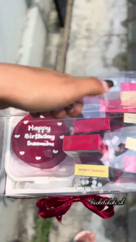 Flowers box cakee ❤️ kalian bisa banget request cake loh🥰 Setiap hari open Homestore: jl manggar no3 Gang Mungil (BELAKANG toko roti mungil KOTA BLITAR) ⚠️ HATI HATI PENIPUAN NOMER WHATSAPP BUCKETCHIKI TERTERA DI BIO⚠️ #blitar24jam #fyp  #blitarpride🔥 