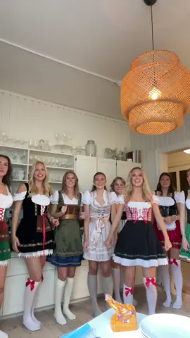 @Ina @kaisahdraveng @🐳 @Kristine💋 @Julie ja vi kan danse #oktoberfest 