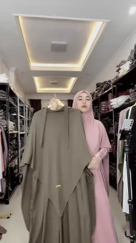Warna pink Rose ready langsung kirim ya buruan cek keranjang kuning nya😍#tiktoklive #livehighlights #abayajerseypremium #almahyraabaya #maganistore 