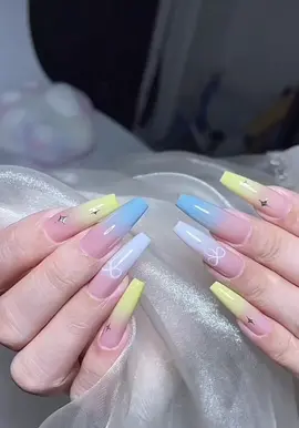 Chăm sóc bản thân chưa xong, nhưng ngày nào cũng phải chăm sóc khách hàng#nail #nailart #nailtrend2025 