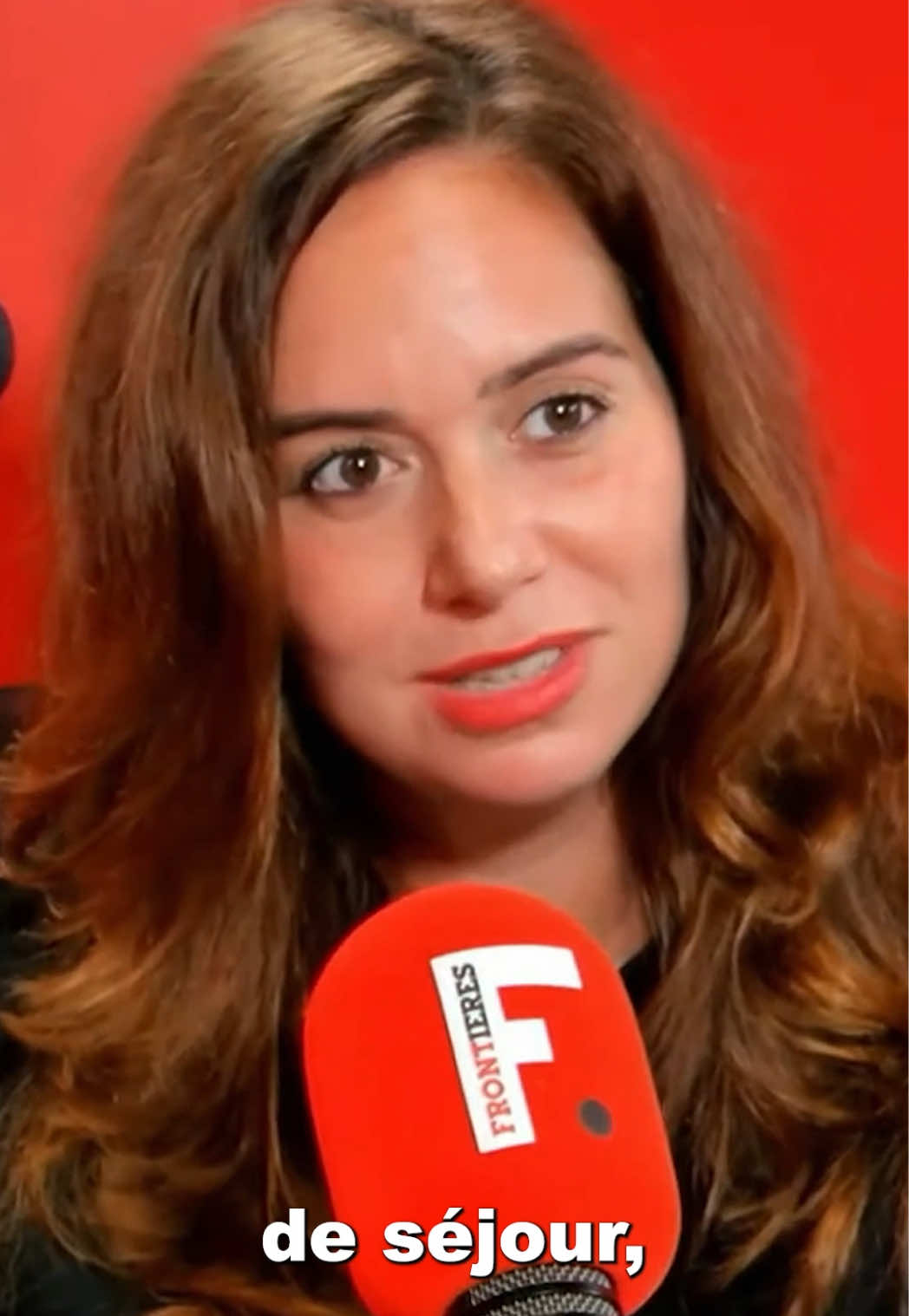 Nous ne sommes pas condamnés à subir l’immigration. Les titres de séjour ne sont que des bouts de papiers tamponnés par des fonctionnaires dans des préfectures.  Les fonctionnaires respectent la loi. Il suffit de leur demander d’arrêter. #Interview #Buzz #immigration #stop #viralvideos 