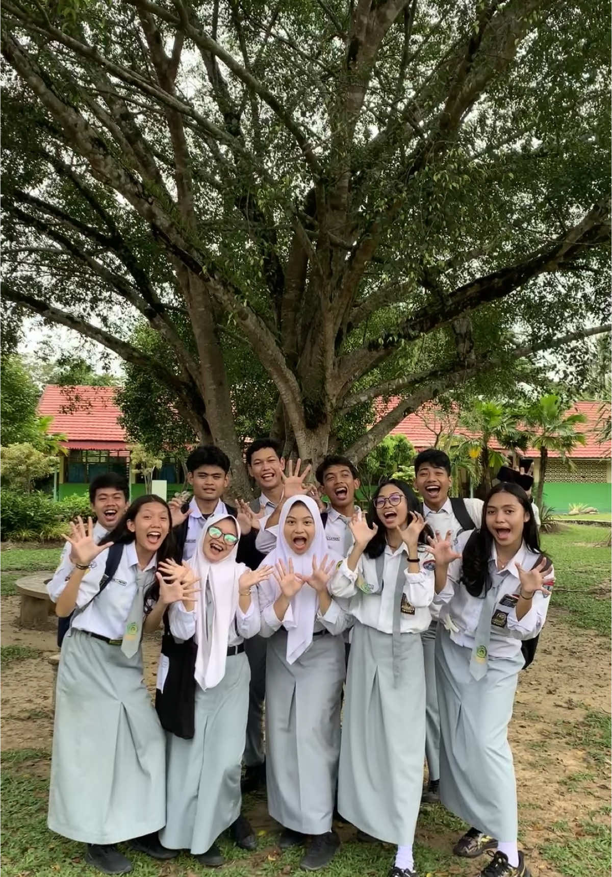 wdym kls 12 was 2 years ago?? time flies fr 😭 miss creating chaotic memories with y’all 💗  #ips1 #sma