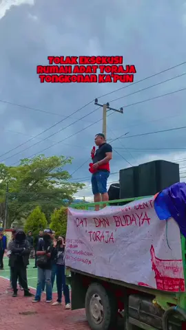 Demo Aksi Solidaritas Tolak Eksekusi Rumah Adat Toraja Tongkonan Ka'pun di depan PN Makale, Tana Toraja @londongallobandaso88  Kalem Batualu Selatan.  #tolakeksekusi  #savetongkonan  #adattoraja  #yfp 