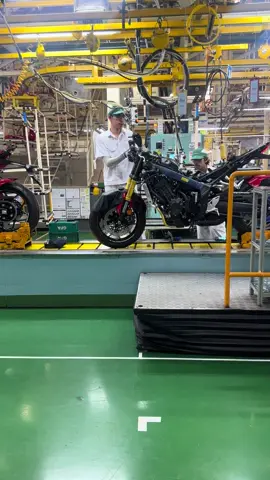 เคนสงสัยกันไหมว่าโรงงานผลิตเติมน้ำมันเบรกยังไง มาดูกัน #ThaiHonda #มอไซค์ 