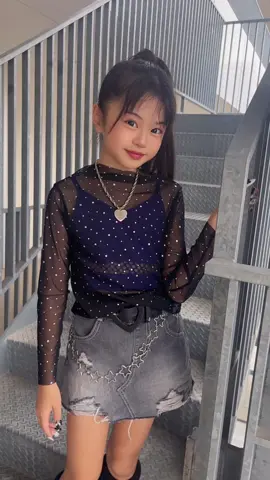 まだ少し暑いから、シースルに差し色ロイヤルブルーのキャミで。 キャミは@RandS by saleroom  少し大人っぽく😉 #コーデ紹介 #秋コーデ 