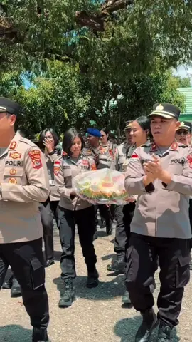 Pupuk Terus Sinergitas di Tapal Batas, Kapolres Belu Didampingi Wakapolres dan PJU Datangi Sejumlah Markas TNI Beri Kejutan dan ucapan HUT TNI ke 80 #SinergitasTNIPOLRI #HUTTNIKE80 #PolresBelu
