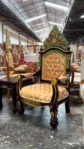 Mallikafurniture.com  เฟอร์นิเจอร์ไม้สักเชียงใหม่  เก้าอี้ไม้สัก เก้าอี้บัลลังก์ เก้าอี้งานพิธี เก้าอี้ประธานธรรมจักร เก้าอี้หลุยส์ประธาน เก้าอี้หลุยส์บุเบาะ เก้าอี้รับรอง เก้าอี้ต้อนรับ โต๊ะหมู่บูชา หมู่9 หมู่7 หมู่5 หมู่4 หน้า 8“ 10” ขาหวาย ขาสิงห์ ขาซี่ล้านนา ลายดอกพุดตาน ลายจีน ธรรมาสน์ไม้สัก โต๊ะหมู่บูชาไม้สัก ชุดรับแขกไม้สัก ขาสิงห์ 8 ชิ้น ลายดอกพุดตาล ลายองุ่น ลายมังกรหงส์ ลายช้าง ลายดอกพิกุลนกยูง ลายชนบท โต๊ะรับประทานอาหาร แผ่นภาพแกะสลัก ลายชนบท งานหัตถกรรมพื้นบ้านล้านนา ฉากกั้นลายฉลุ งานหัตถกรรมแกะสลักไม้สัก เชียงใหม่ เฟอร์นิเจอร์ไม้สัก เชียงใหม่ ของตกแต่งบ้าน วิถีชีวิตชาวบ้านประตูไม้สัก ประตู หน้าต่าง วงกบ   ไม้สัก รถเข็นไม้สัก รถเข็นเสริฟเครื่องดื่มและอาหาร รถเข็นบาร์น้ำจัดงานเลี้ยงเก้าอี้ไม้สัก เก้าอี้โยกตู้รองเท้า 1.50 x 0.40 x 1.74 บานเปิด 3 บานเตียงนอนไม้สัก ขนาด 3ฟุตครึ่ง 5 ฟุต 6 ฟุต เตียงนอนหลุยส์ไม้สัก ตู้หัวเตียง โต๊ะเครื่องแป้ง ตู้โชว์กระจก 3 โค้ง ชุดโต๊ะรับประทานอาหาร เฟอร์นิเจอร์ไม้สักเชียงใหม่ ธรรมาสน์ไม้สัก ขนาด 1.00 x 1.00  แท่นฐานไม้สัก ขันแก้วทั้งสาม อาสนะขาสิงห์ ตู้พระไตรปิฎก กรอบตราตั้ง  ตู้ใส่ตราตั้งตาลปัตรพัดยศ ขาตั้งตาลปัตร ฐานลูกกลึงตาลปัตร ขาตั้งรูปไม้สัก ธรรมาสน์ไม้สักแกะสลัก ธรรมาสน์หลวง ธรรมาสน์พญานาค ธรรมาสน์ล้านนา ชุดโต๊ะหมู่บูชาไม้สัก หมู่4 , 5 , 7 , 9 , 12 , 15 หน้า6” 8“ 10” 12“ หิ้งพระไม้สัก โต๊ะไหว้ แหย่งไม้สัก แหย่งช้าง ตั่งไม้สักโซฟาไม้สัก แหย่งช้างแกะสลัก ตั่งขาคู้ ตั่งขาสิงห์ ร่มบ้านบ่อสร้าง อำเภอสันกำแพง จังหวัดเชียงใหม่ ของดีสันกำแพง หมู่บ้านหัตถกรรมทำร่มบ่อสร้าง หัตกรรมเชียงใหม่ ฟ้อนที ฟ้อนร่ม ฟ้อนจ้อง บ่อสร้างก๋างจ้อง #ChiangMaiumbrella village  4 , 6 , 8 , 10 , 12 ที่นั่ง โต๊ะวงกลม สี่หลี่ยม สี่เหลียมผืนผ้า วงรี เก้าอี้หลุยส์ไม้สักอาสนะไม้สัก 90x90x80  บุษบกไม้สัก 12