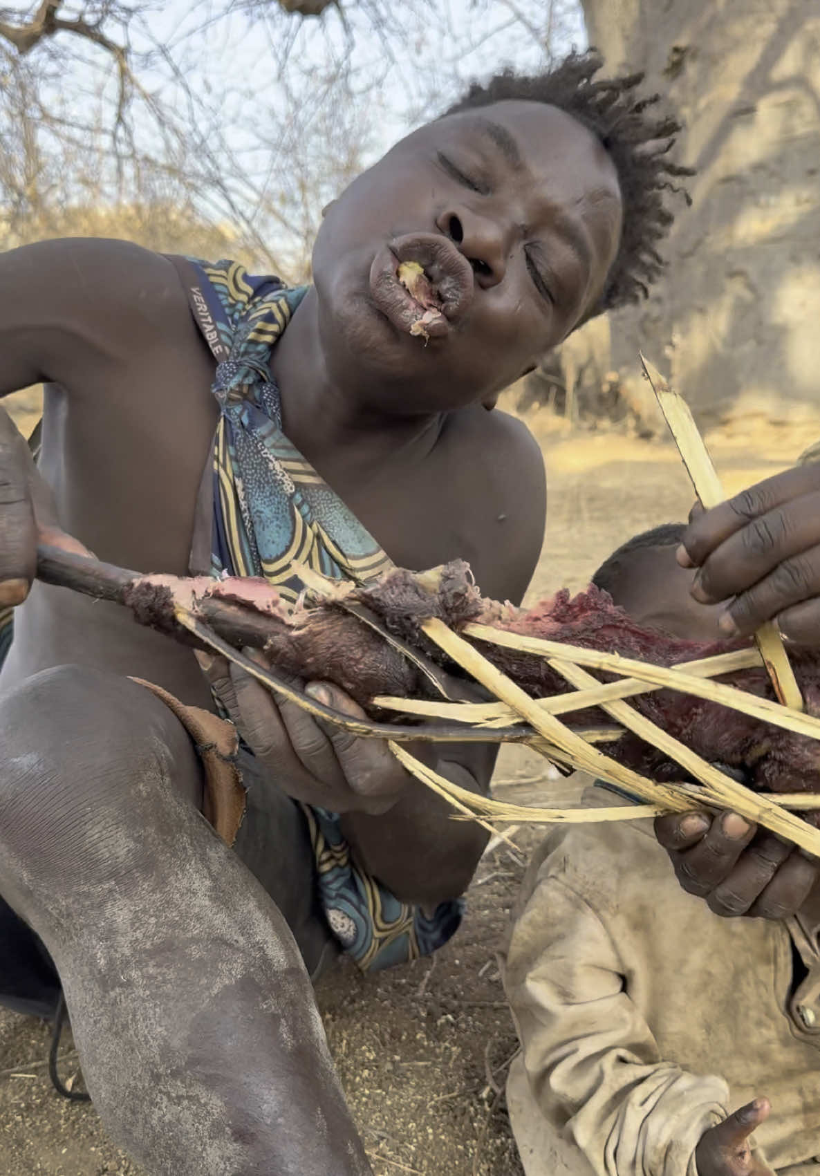 Dudukwee’s lunch #hadzabetribe #hadzabe