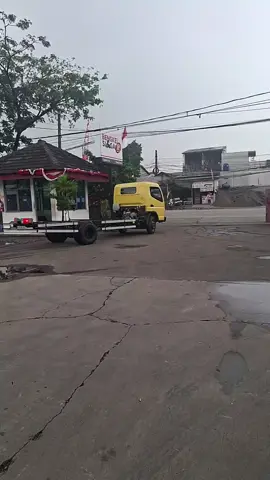 “Hidup itu seperti dump truck. Kadang harus menanggung berat, sebelum bisa menurunkan beban dan lanjut lagi. FE 75 SHDX — kuat di tanjakan, tangguh di segala keadaan. Setiap beban yang diangkut, ada cita-cita yang ikut.” #CanterFE75SHDX #TrukPejuang #KerjaBukanCumaSoalUang #FusoIndonesia #mitsubishifusoindonesia 