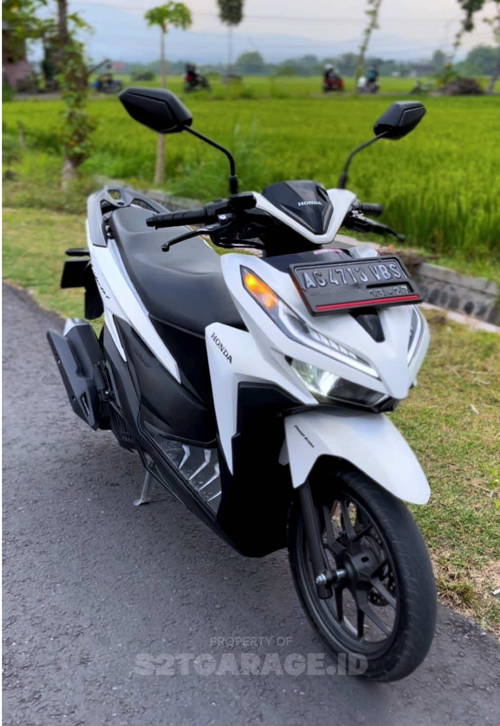 Rgedy sayanggg💋Albino vario 13jt lebih 7 saja vario 125 2022 surat lengkap hidup ag nganjuk tangan pertama ISTIMEWA JARANG PAKEK dari baru KM baru 20rb, kunci remote 2, ban db tebal semua TINGGAL PAKEK Lokasi. nganjuk bagor guyangan ngidul  Wa.085735679293  #s2tgarage #vario125 #varioputih 