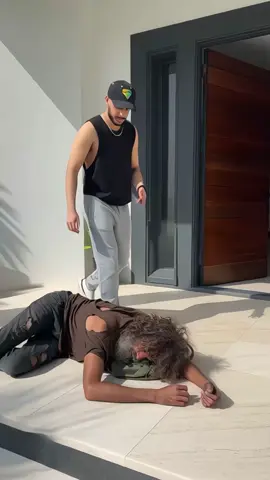 הומלס חיכה לי מחוץ לבית - הסיפור המלא