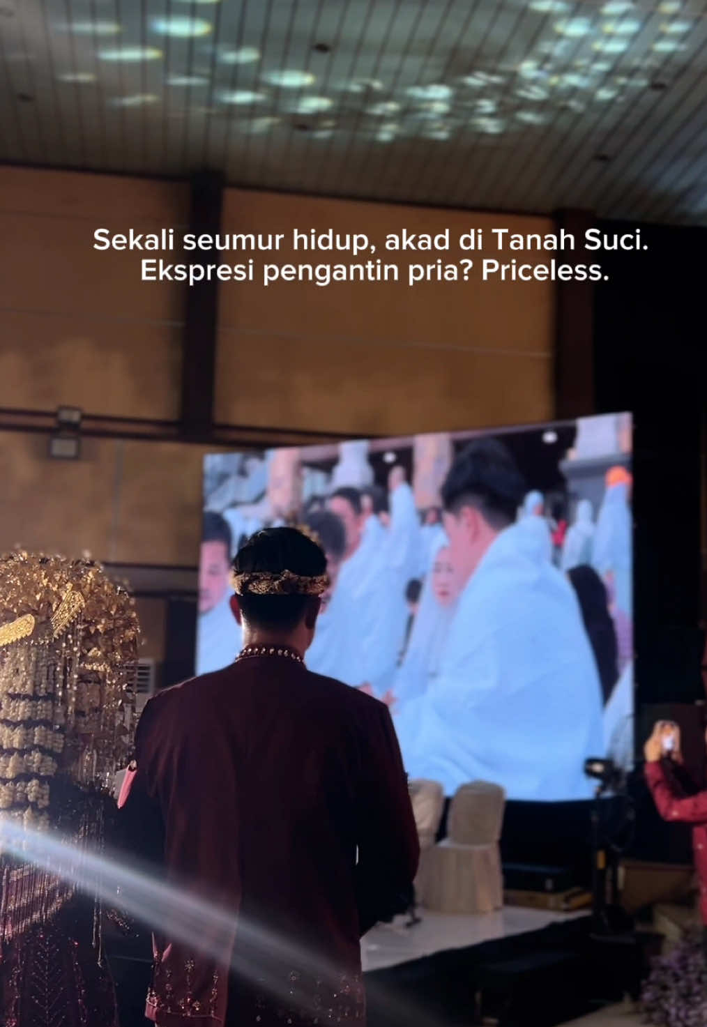Pas video akad di Mekkah diputarin, ekspresi pengantin cowok nggak bisa bohong… haru banget 🥹