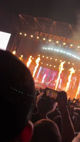 so much fun at aftershock and so many crowd surfers !! but lack of larger mosh pits during bmth #aftershock #festival #sacramento #bringmethehorizion #aftershock2025 