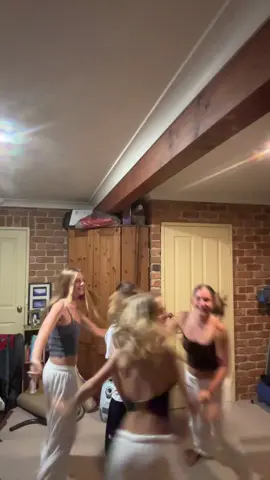 little boy @𝐰𝐢𝐥𝐥𝐨𝐰 @𝐓𝐚𝐲𝐥𝐨𝐫 @kalani 