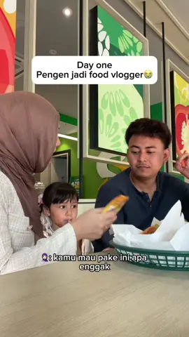 Please support umma baba jadi food vlogger dong hahahha 😭😭 btw untung aja umma bawa WINCheez kan, rasanya jadi lebih gurih dan enak kalau di pakein WINCheez, soalnya WINCheez terbuat dari keju cheddar asli, dan susu dari new zealand. Kalau kalian mau beli juga bisa di marketplace kesayangan kalian, jangan lupaaa yaa cari yang ada chef junanya 😆😝   follow akunnya @wincheez_id untuk menu menginspirasi lainnya ya #WINCheezCheeseSauce #PilihanTepatUntukSemuaSajianSpecial #fyp 
