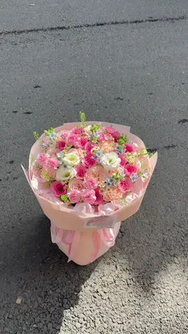 SẮP 20/10 RỒIIIIII#lelysflower #hoatuoitphcm #yeuthuong #20thang10  Dưới nắng cam thường cỡ này bên ngoài xinh cỡ nào 🥰🌿🌷🎀🌸
