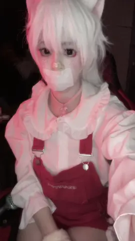 Hm nothing looks wrong here!  || #AcesCosplayz #Sanrio #HelloKitty #HellonKitty #Goretober || 