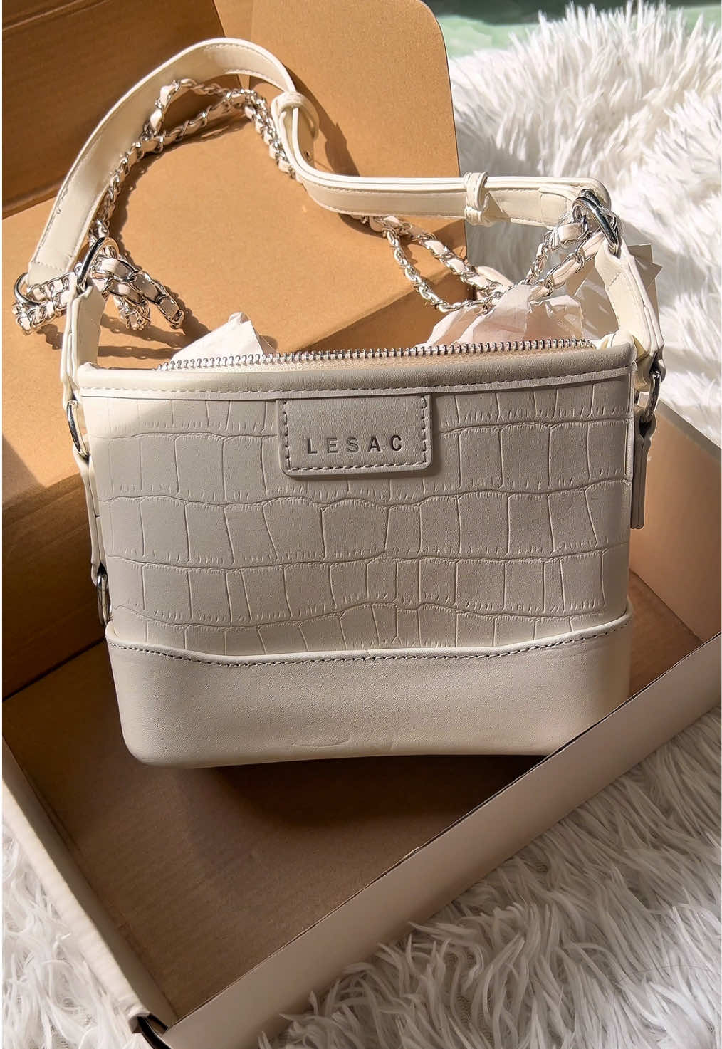 Túi xách Lesac Mikala Bag màu trắng đen hơn 400 xíu xứng đáng #tuixach #tuideocheo #tuixachnu #lesac 