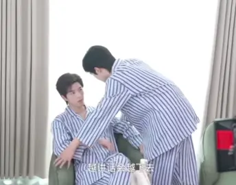 មើល BTS ឈុតនេះនឹកឃើញពាក្យAh'Yong😂 Ah'You:តើលោកជាពពួករោកចិត្តប្រភេទអី?  Ah'Yong :ជាប្រភេទធ្វើអោយលោក Sheng មានកញនបាន 🤣 #DesireTheSeries 