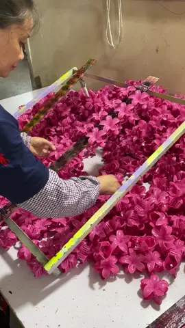 We are a professional hair accessory source factory, providing factory direct sales and wholesale services#jewelry #hairpin #accessories #beauty #yiwu 