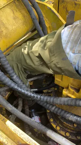 helper sialan🤣🤣#opratorexcavator #helpermekanik #fyppppppppppppppppppppppp #helpermekanik #sorongtiktok 