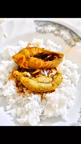 আমার সবচেয়ে পছন্দের মাছ ইলিশ আর তা যদি হয় মায়ের হাতের রান্না তাহলে তো সোনায় সোহাগা❤️ আম্মুর রান্না করা ইলিশ মাছের ঝোল 😋  #মায়েরহাতের  #ইলিশরান্না  #মায়েরভালবাসা  #ইলিশের_বাড়ি_চাঁদপুর  #ভাত           