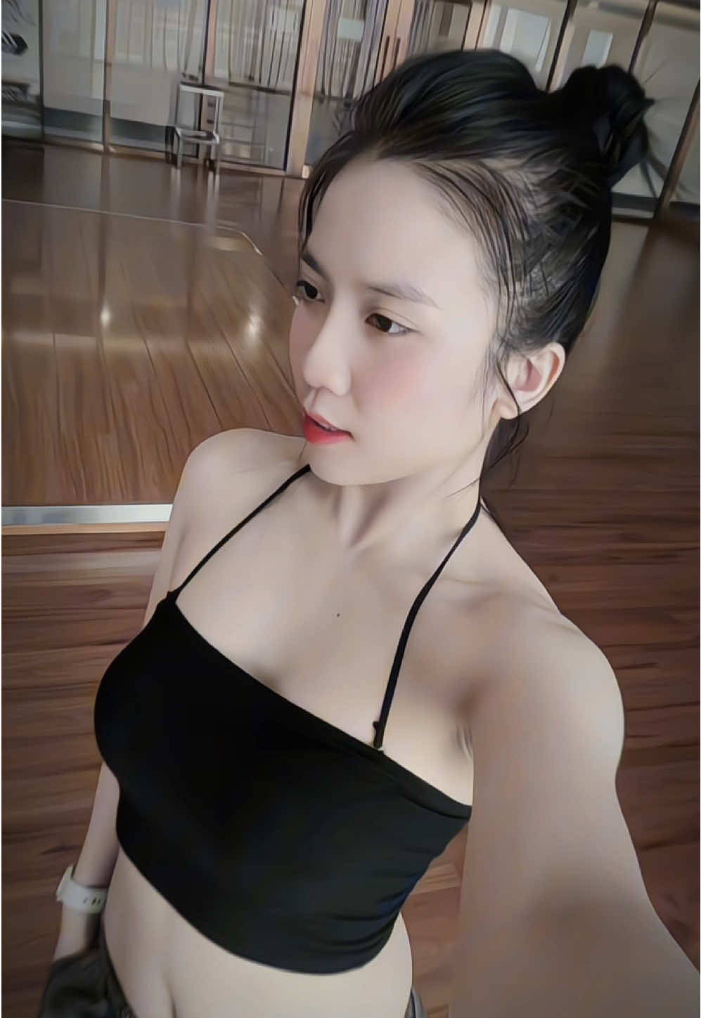 Phu nu k nen nhin gan qua lau…#salala #Salala #viraltiktok 