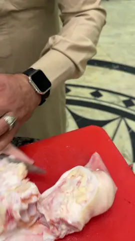 اسهل من كده مفيش بسكينه صغيره خالص تقطيع فرد كوارع في ثواني تابعني كل يوم عندي جديد  #عيدسينانسراللحوم #عيدسينالاللتقليد #الجزارعيدسينا #اكتب_علي_اليوتيوب_الجزارعيدسينا #اكتب_علي_الفيس_بوك_الجزارعيدسينا