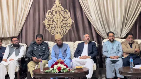 مانسہرہ میں انتظامیہ سے میٹنگ