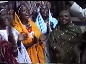 Afar bride hidden under her makalma with a golden headpiece ❤️ #afartriangle⚔️🇩🇯🇪🇹🇪🇷 #afarculture🇩🇯🇪🇹🇪🇷 #afardirqi #fyp #dankalia 