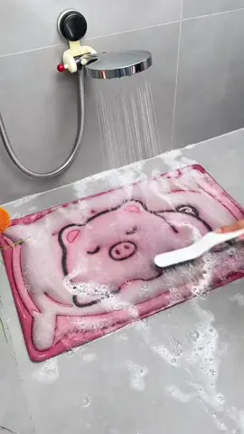 The shower holder finally comes with a suction cup. It is very strong and easy to change positions. You can also adjust the angle at will. It is very convenient to wash your hair, bathe and wash clothes #showerholder