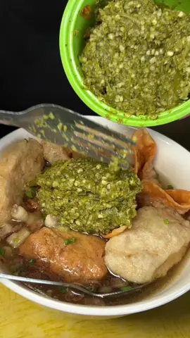 Cuanki sambel Hejo by teh sinta di anggadita klari karawang. Dengan view sawah