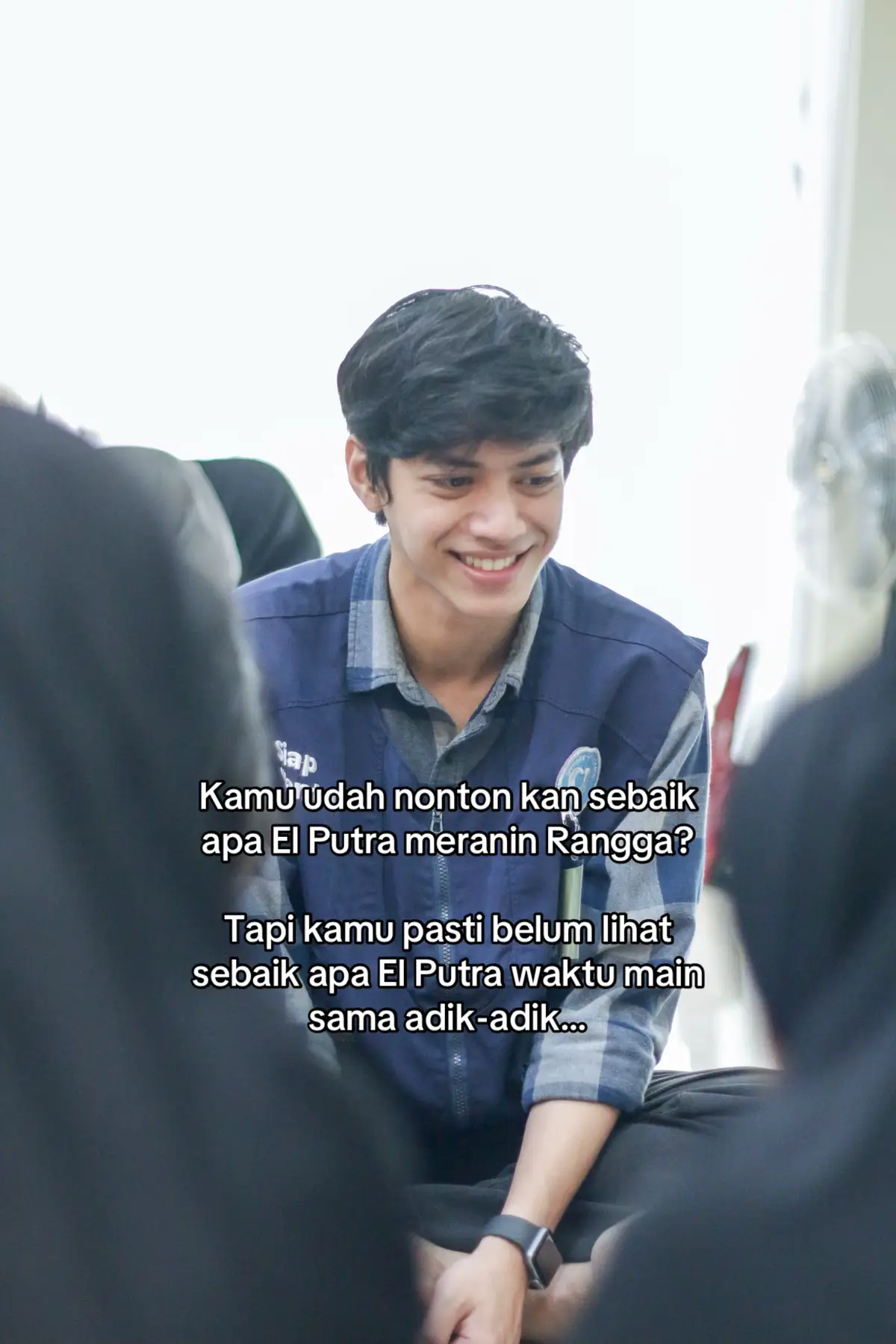 Kagum banget sama pencapaian Kak @elputrasarira di film Rangga & Cinta! Gak cuma baik di filmnya, tapi di kenyataannya Kak El ini sering banget lho meluangkan waktu untuk berbagi ke sesama bareng Voluntrip😭🫶🏻 Makasih Kak! Next kita Voluntrip bareng lagi ya💗 #elputra #elputrasarira #ranggadancinta #aadc 