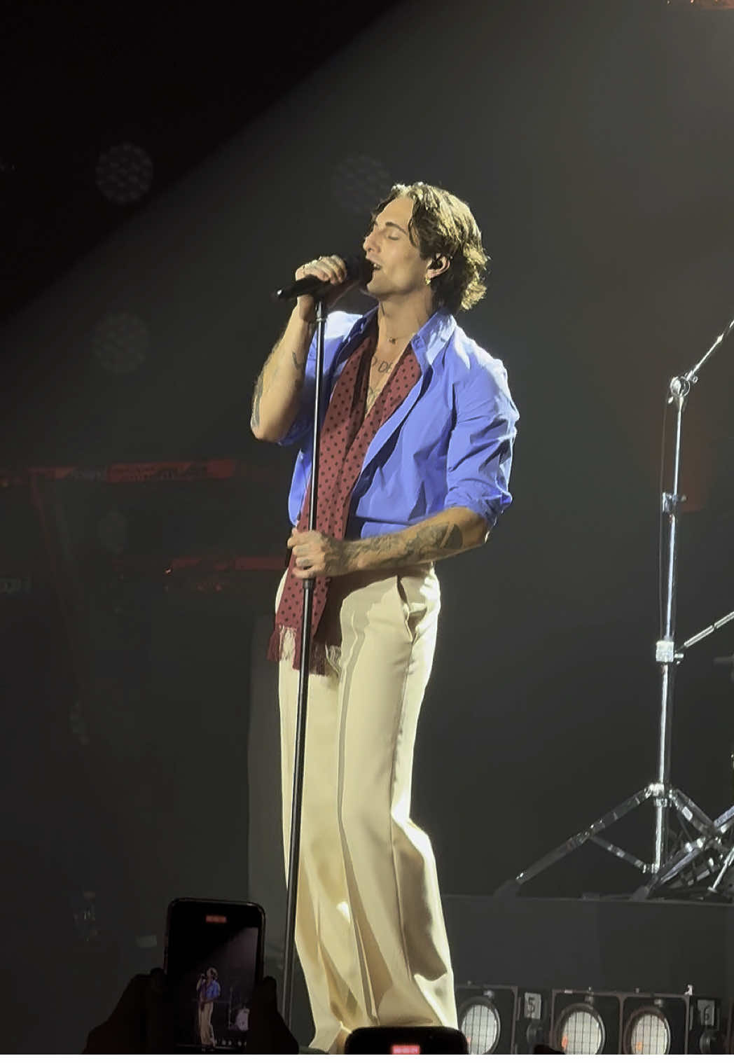 look at all those lights ✨ // NAKED by damiano david in zürich @Damiano David #damianodavid #funnylittlefears #damianodavidworldtour #zürich 