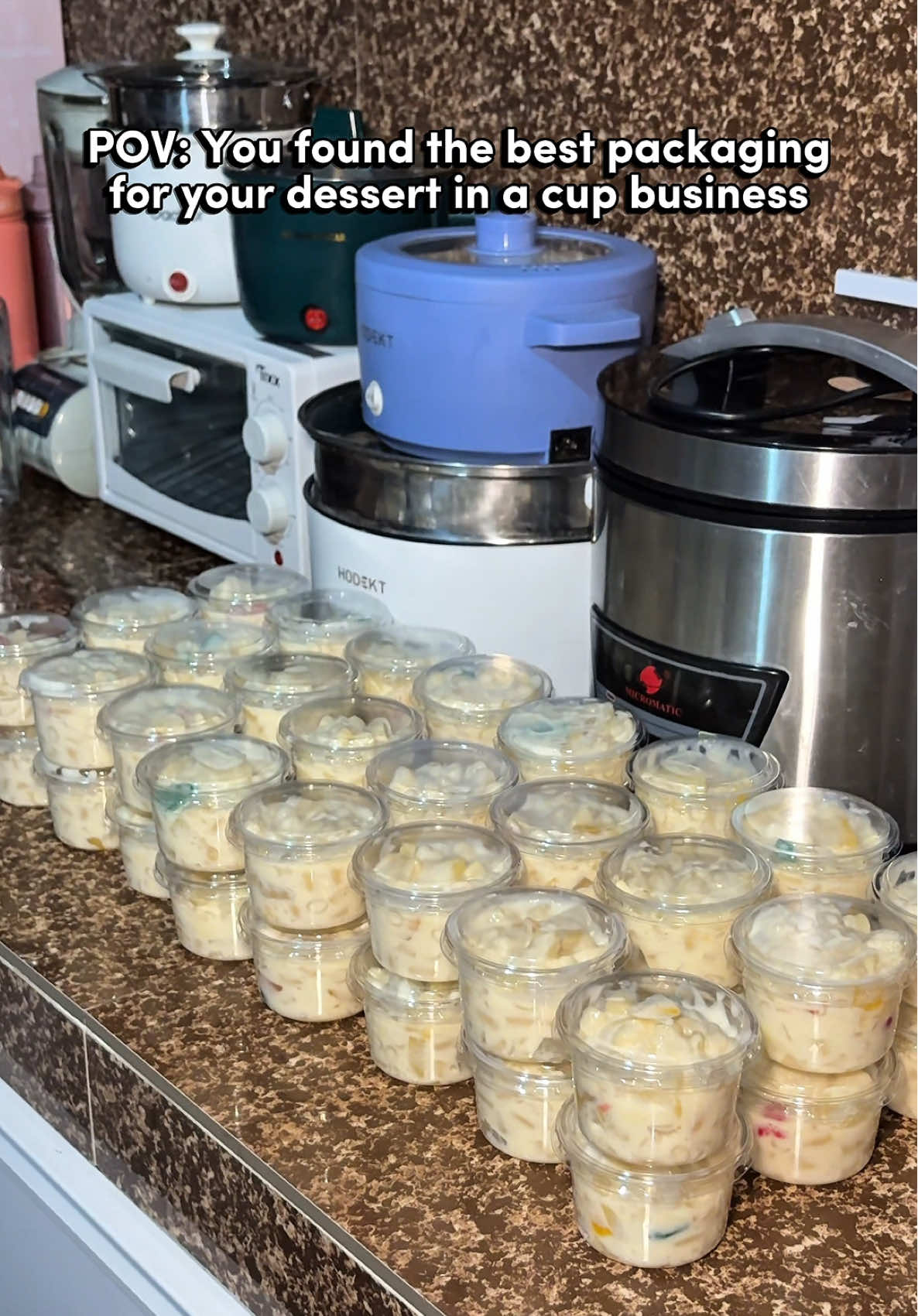 50Pcs Dessert Cup With Lid. Swak to sa mga nagbubusiness diyan. Grab yours now!  #dessertcups #plasticcup #cupwithlid #tipidtips #saladcup 