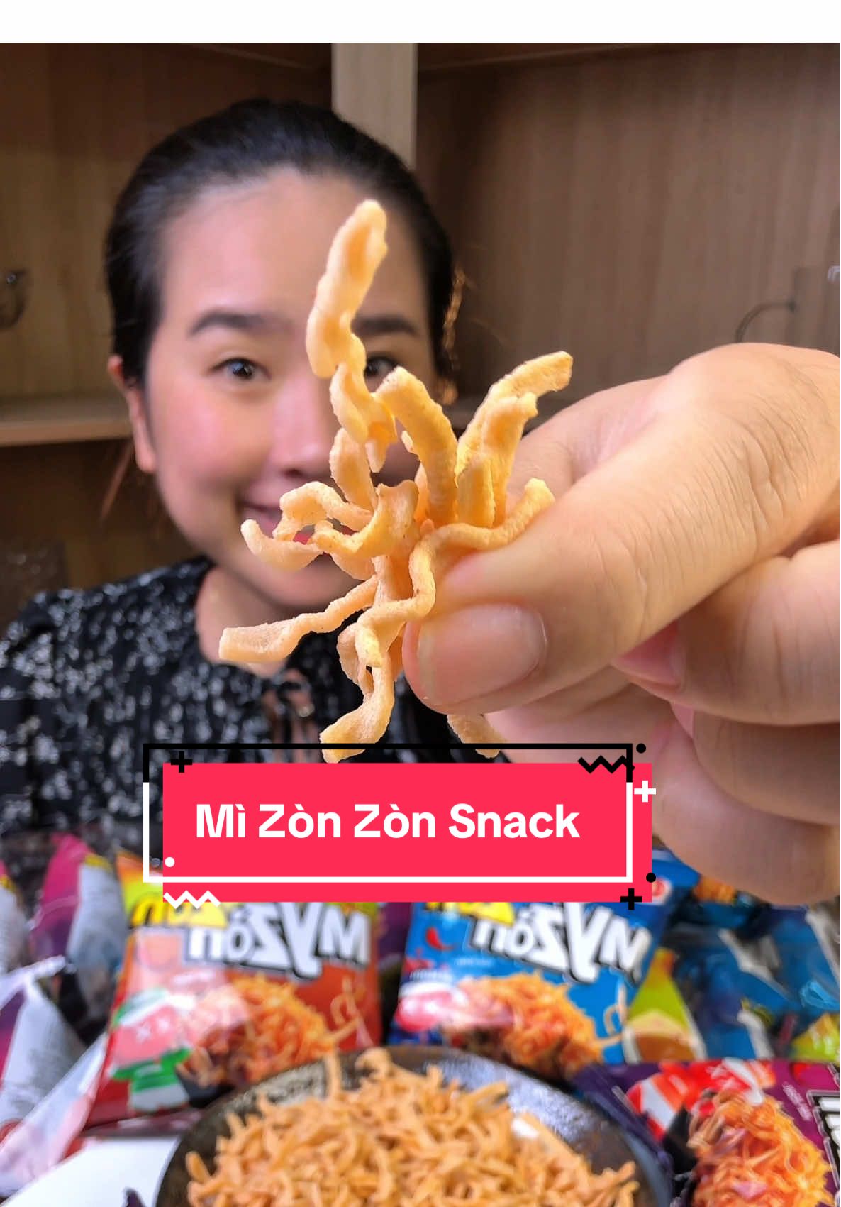 Ai có con nhỏ là sẽ biết snack mì tôm zòn zòn giòn giòn này là cực kỳ mê luôn #bepcuagiao #mukbang #snack #mitom #mitomtreem #minhchaufood 