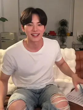 got lost in his smile 🥺 #leechaemin#BonAppetitYourMajesty 