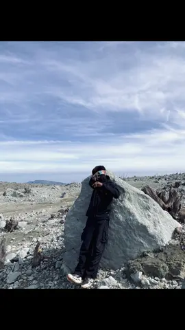 hutan matinya sindoro 🥶 #sindoroviakledung #pendakigunung #fotolive #gorpcorestyle #puncakndoroarum 