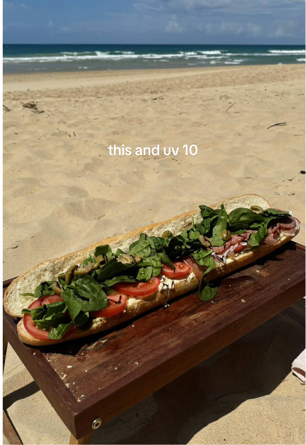 The best kind of lunch on the beach 🥖🏖️ @zoeclewett  #beachbaguette #baguette #beachsandwich #beachlunch 