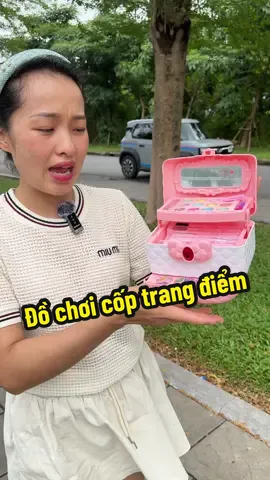 Đồ chơi trang điểm thật cho bé, phụ kiện đầy đủ trong chiếc cốp hồng nhỏ xinh ạ #dochoibegai #dochoitrangdiem #dochoitrangdiemchobe #tktoys 