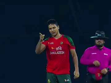 সাইফ উদ্দিন ৩ উইকেট🔥💪#creatorsearchinsights #fypシ゚viral🖤tiktok☆♡🦋myvideo #trending #foryoupage #tiktokvairalvideo 